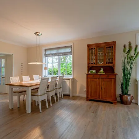 Semesterbostad Landhaus Suederende *